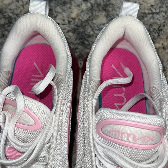 Nike Airmax 720 Athletic shoes 🌸🌺 - Picture 12 of 12